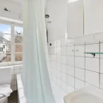 Homey Comfort In Oerlikon 아파트