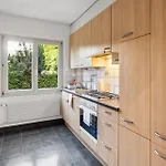 Homey Comfort In Oerlikon 취리히