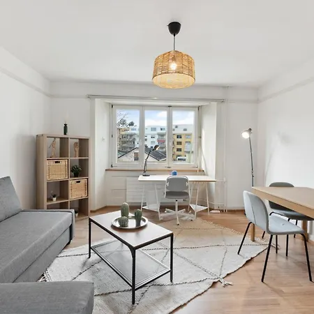 Homey Comfort In Oerlikon 아파트 *