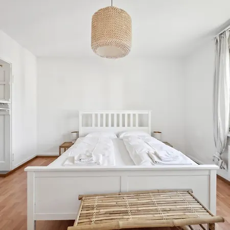 Homey Comfort In Oerlikon شقة