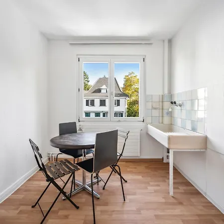 Homey Comfort In Oerlikon شقة