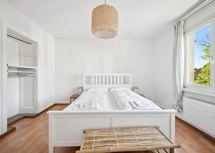Homey Comfort In Oerlikon 公寓