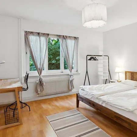 Homey Comfort In Oerlikon Apartment *