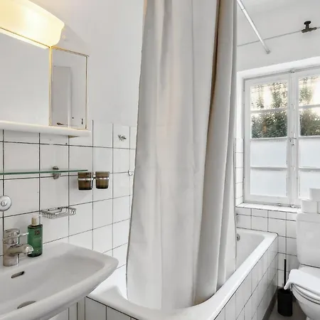 Homey Comfort In Oerlikon Apartment *