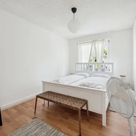 Homey Comfort In Oerlikon Apartment *