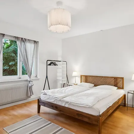 Homey Comfort In Oerlikon Apartment *