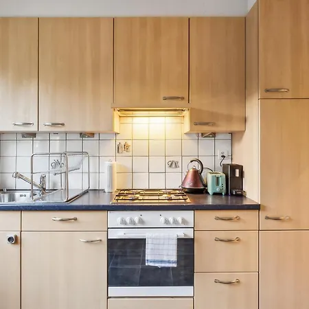 Homey Comfort In Oerlikon Apartment Zurich